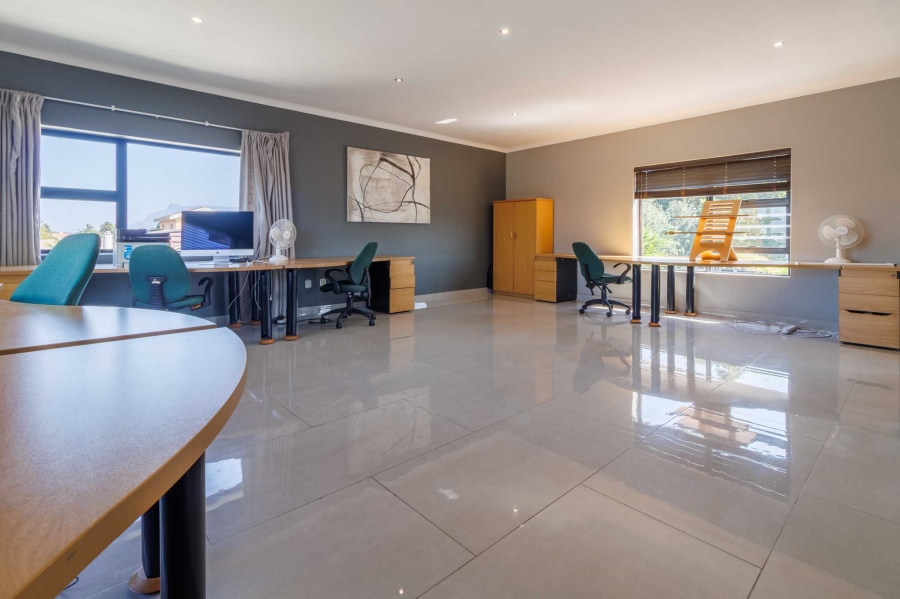 4 Bedroom Property for Sale in Flamingo Vlei Western Cape